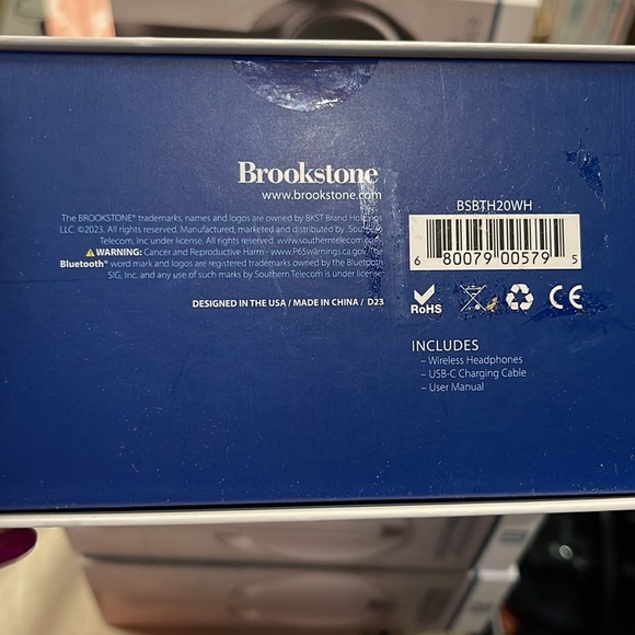 Brookstone’s new inbox, sleek wireless noise, isolating, headphones in white - Picture 10 of 15